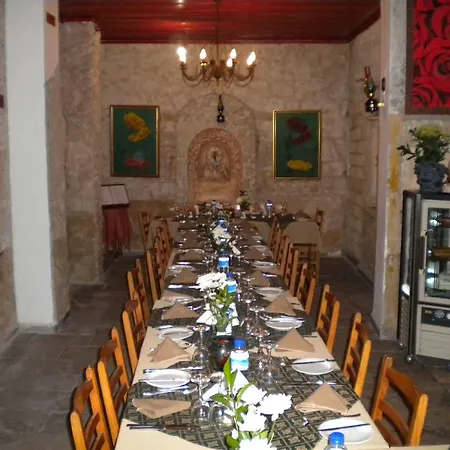 比纳莱斯传统餐厅酒店 Paphos