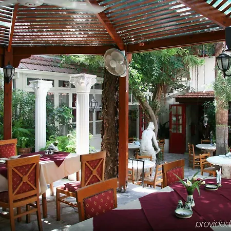 Kiniras Traditional & Restaurant Hotel 3*